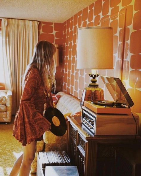 #60s #70s #vinyl | retro-vibes 1960 Aesthetic, 1960s Aesthetic, 1970s Aesthetic, 70’s Aesthetic, 60s Vibes, 60s Aesthetic, Hippie Aesthetic, Groovy 70s, Only Aesthetic