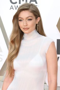 Gigi Hadid's CMA Awards Helmut Lang Dress Gigi Hadid Hair, Gigi Hadid Beauty, Gigi Hadid Looks, Neutral Blonde, Iridescent Dress, Gigi Hadid Outfits, Gigi Hadid Style, Dress Looks, Hadid Style