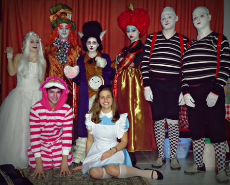 Alice In Wonderland Costume Ideas Group, Alice In Wonderland Group Costume, Custome Ideas, Alice In Wonderland Cosplay, Best Group Halloween Costumes, Blue Raven, School Costume, Alice In Wonderland Costume, Alice Wonderland