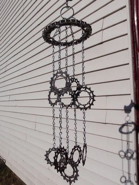 Bicycle Parts Art, Bicycle Crafts, Recycled Bike Parts, Bike Craft, Carillons Diy, Upcycled Bike, Bike Repair Stand, Bike Jewelry, Unique Wind Chime