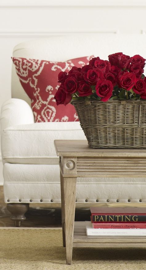 Pretty living room with a basket of red roses Estilo Cottage, Red Cottage, White Cottage, Red Rooms, Red Decor, Rose Cottage, Wicker Basket, Shades Of Red, Red Rose