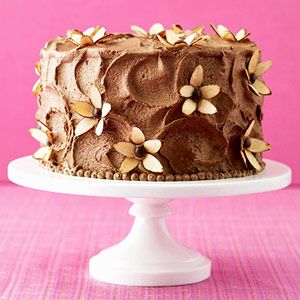 Cake Almond, Milk Chocolate Frosting, Torte Creative, Almond Flower, Cakes To Make, Daisy Cakes, Torte Cupcake, Cake Flower, Spring Cake