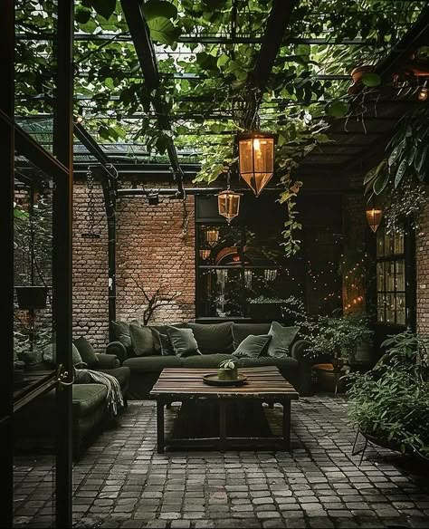 Central Atrium House, Dark Academia Patio, Big Terrace Design, Central Courtyard Design, Industrial Patio, Moody Garden, Atrium Garden, Interior Patio, Backyard Deck Ideas