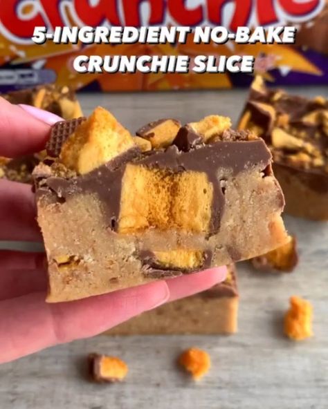 5-INGREDIENT NO-BAKE CRUNCHIE SLICE 😍 This slice is super easy to make and there’s no baking involved 🙌 It’s crunchy and chocolatey and… | Instagram No Bake Crunchie Slice, Crunchie Slice, Crunchie Cake, Crunchie Recipes, Crunchie Chocolate, Crunchie Bar, Bake Sweets, Chocolate Slice, Bake Cakes