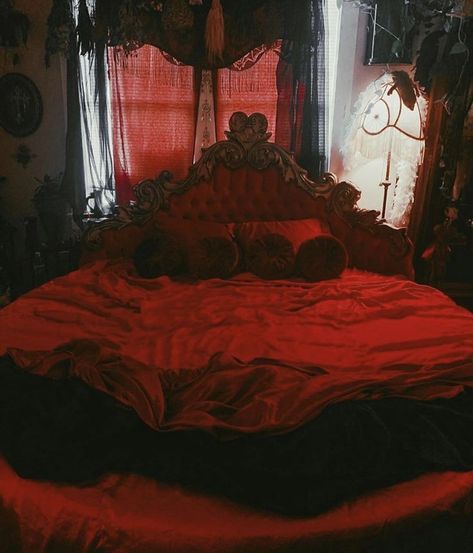 ⸸ 𝖘𝖙𝖗𝖟𝖞𝖌𝖆 ⸸ on Twitter: "🩸… " Gothic Homes, Gothic Decor Bedroom, Goth Bedroom, Gothic Room, Gothic Bedroom, Dark Home Decor, Goth Home Decor, Dark Home, Gothic Home