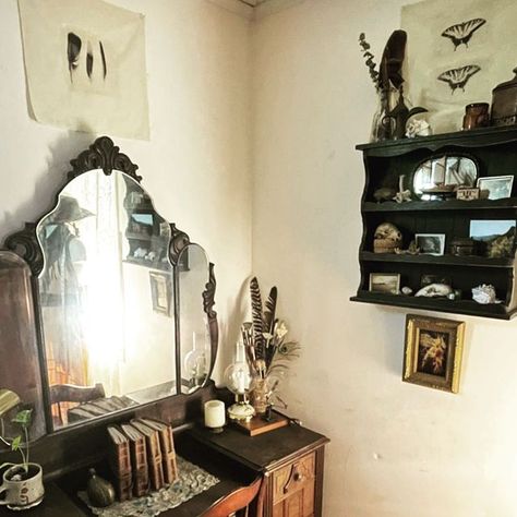 NIGHTJAR DWELLINGS by Nightjar Trade Co. on Instagram: "Always thrilled with an incredible Marketplace find ✨ . Stunning antique pieces like this desk/vanity will inspire a whole room for me. . . . . #nightjardwellings #nightjartradecompany #antiquefurniture #antiquedecor #antiquedesk #antiquevanity" Witchy Vanity, Whimsigoth Vanity, Whimsigoth Shelf, Witchy Makeup Vanity, Witch Altar Vanity, Goth Makeup Vanity, Gothic Makeup Vanity Ideas, Night Jar, Antique Vanity