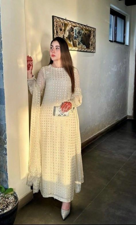 Embroidered Salwar, Pakistani Formal Dresses, Beautiful Casual Dresses, Stylish Short Dresses, Girls Dps, Pakistani Fashion Party Wear, Pakistani Fancy Dresses, Modest Dresses Casual, Bridal Dress Fashion