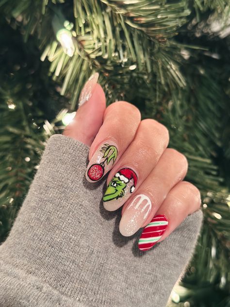 Hard Nails Christmas, The Office Nails Tv Show, Christmas Harry Potter Nails, Grinch Almond Nails, Christmas Movie Nails, Grinch Nails Acrylic, Shrek Nails, Grinch Nails Designs, Grinch Nails