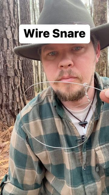 Matt Moxley on Instagram: "How to make a wire snare #bushcraft #trapping #wildernesssurvival" Hunting Traps How To Make, How To Make A Snare Trap, Survival Traps And Snares, Rabbit Traps, How To Make Traps, Survival Knowledge, Fishing Traps, Snare Trap, Survival Prep