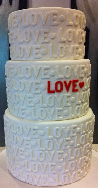 This is a simple yet very effective way of decorating a wedding cake Cake Minimal, Torte Creative, Dessert Oreo, Cakes Decorating, Torte Cupcake, Tiered Cake, Cake Decor, Love Cake, Fancy Cakes