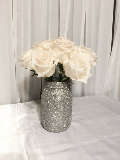 Silver And White Centerpieces Diy, White And Silver Bday Decor, Silver White Birthday Decor, Silver And White Centerpieces, Silver Anniversary Centerpieces, Black And Silver Centerpieces Diy, Silver Glitter Party Decor, White And Silver Party, Roses Backdrop