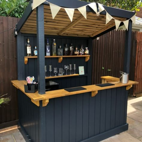 Outdoor Bar Designs For Home, Outdoor Garden Bar Ideas, Homemade Outdoor Bar, Bar Outside Ideas Patio, Home Outdoor Bar Ideas, Small Backyard Bar Ideas, Bar Ideas For Garden, Small Outdoor Bar Ideas Backyards, Decking Area Ideas