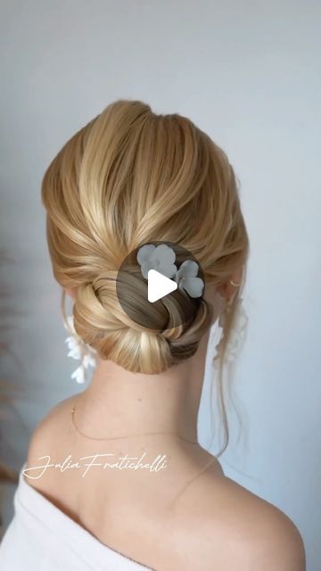 Julia Fratichelli Hair Education on Instagram: "Bridal hairstyle tutorial step by step! 🤍  By the way, do you love Braids in Hairstyles? 😊  #bridalhairstyle #bridallook #braid #hairstyletutorial #hair #hairstyleideas #hairstyleoftheday #hairstylevideo #stepbystephair #hairtransformation #bride #bridesmaid #wedding #hair" Wedding Braid Hairstyles Tutorial, Wedding Hair With A Bow, How To Bridal Updo, Hairstyles Tutorials Step By Step, Bridal Hairstyles Tutorial, Bridal Hairstyle Tutorial, Bridesmaid Wedding Hair, Greek Hair, Bridal Hair Tutorial