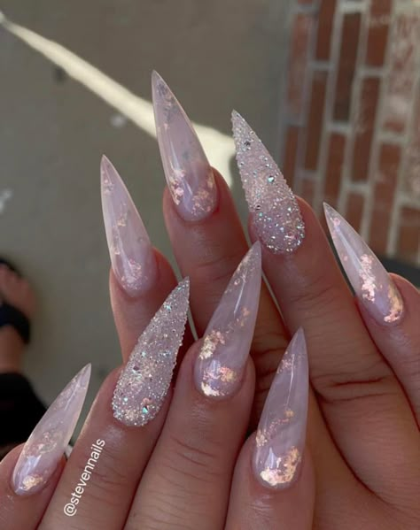 Nails Art Easy, Nails Art Simple, Nail Art 2022, Nail Art 2023, White Stiletto Nails, Nail Art For Short Nails, Stilleto Nails Designs, Long Nail Art, Art Hacks