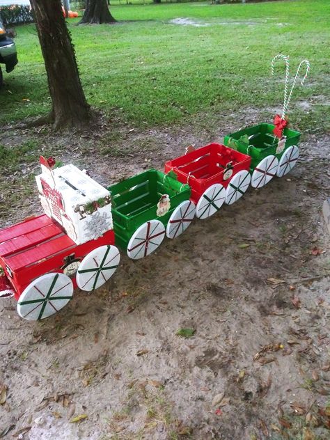 Wood Crate Train Christmas, Stove Covers, Diy Yard Decor, Christmas Yard Decorations, Noel Diy, Christmas Yard, Christmas Train, Crate Training, Wood Crates