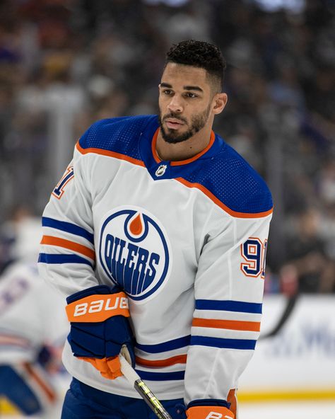 Evander Kane, Nhl Hockey Players, Edmonton Oilers Hockey, Oilers Hockey, Hot Hockey Players, Billie Jean King, Edmonton Oilers, Nhl Hockey, Hockey Players