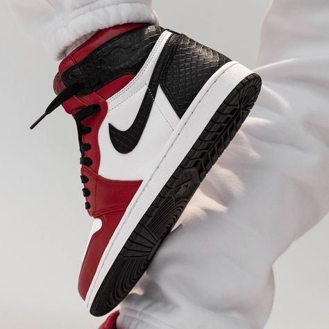 Quince Shoes, Red Quince, Red Jordans, Air Jordan 1 Retro High Og, Air Jordan 1 Retro High, Shoe Inspo, Sneakers Addict, Latest Sneakers, Air Jordan 1 Retro