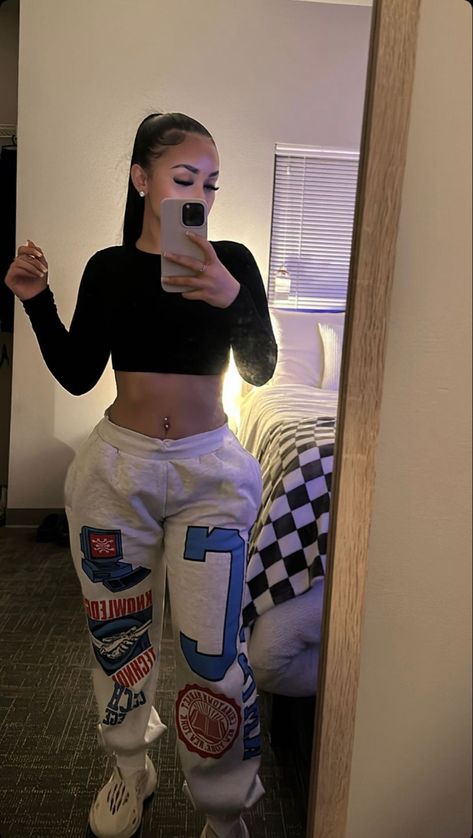 Fashion Nova Outfits Baddie Ideas, Chill Baddie Aesthetic, Mariahlynn Baddies, Sweatpants Streetwear Outfit, Graphic Sweatpants Outfit, Pretty Little Thing Outfits Baddie, Thot Outfit, Outfits Con Pans, 2019 Baddie