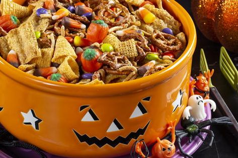 Halloween Harvest Hash Chex Mix | MrFood.com Halloween Chex Mix Recipes, Harvest Hash, Halloween Snack Mix, Pumpkin Streusel Muffins, Halloween Candy Bar, Chex Mix Recipes, Corn Cakes, Snack Dip, Chex Mix