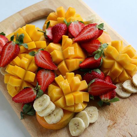 Think Food, Fruit Platter, Food Goals, A Fruit, Pretty Food, Food Cravings, I Love Food, Aesthetic Food, Bananas