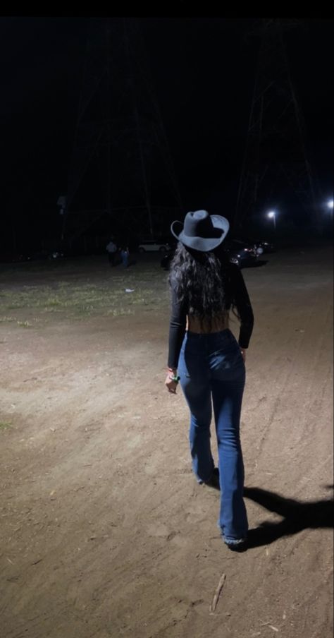 Cute Rodeo Outfits, Takuachita Outfits, Foto Cowgirl, Vaquera Outfit, Latina Outfits, Latina Fashion Outfits, Looks Country, Mexican Outfit, Clueless Outfits