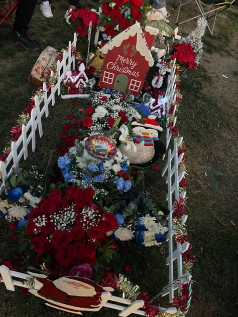 Gravesite Ideas, Grave Ideas, Baby 2024, Gravesite Decorations, Cemetery Decorations, Grave Decorations, Memorial Flowers, Cemetery, Christmas Decor