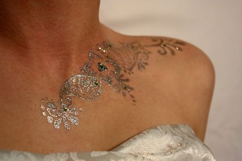 Bridal glitter body art. - By Audrey www.bodhihenna.com Tattoos Fairy, Glitter Body Art, Date Night Clothes, Body Jewerly, Glitter Tights, Festival Makeup Glitter, Shotgun Wedding, Barbie Fairytopia, Bridal Glam