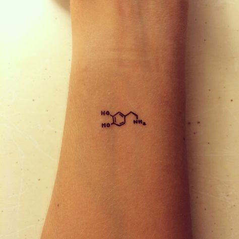 Dopamine chemical structure by yours truly! Dopamine is released from the brain when stimulated, you may also know it as the feeling of love and passion :) Chemical Structure Tattoo, Love Chemical, Chemical Tattoo, Dopamine Tattoo, Chemistry Tattoo, Spaceship Tattoo, Science Tattoo, Science Tattoos, Molecule Tattoo