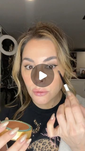 82K views · 6.8K likes | Erica Taylor on Instagram: "UPDATED EYELINER TUTORIAL Stitched 👉🏼@girlsourage #eyeliner #liquideyeliner #dosanddonts #over40 #eyelinertutorial #eyeliners #makeuphacks #makeupover40 #cateye #wingedliner" How To Siren Eyeliner, Applying Liquid Eyeliner, Siren Eyeliner, How To Do A Cat Eye With Liquid Eyeliner, Beginner Cat Eye Winged Liner, Taylor Swift Eyes, Feline Flick Eyeliner, Erica Taylor, Liner Tutorial