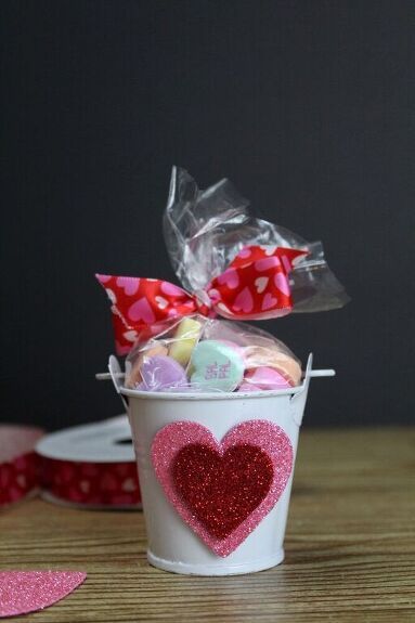 Whether you need Valentine’s day gifts for someone special or affordable favors for your Valentine’s day party, these easy DIY Dollar Tree valentines are the perfect way to show you care and on a budget. Quick dollar tree valentines day crafts easy for kids. Crafts Easy For Kids, Homemade Gifts For Friends, Valentines Gift Idea, Heart Shaped Lollipops, Dollar Tree Gifts, Mini Gift Bags, Valentines Printables Free, Love And Affection, Crafts Easy