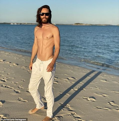 Jared Leto Shirtless, Jared Leto Body, White Joggers, Thirty Seconds, 30 Seconds To Mars, Jared Leto, Attractive People, Look Younger, Good Looking Men