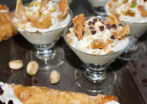 Living on Cloud Nine: MINI CANNOLI CUPS Cannoli Dessert Shooters, Mini Canolli Cups, Shooter Desserts, Cannoli Cups, Cannoli Desserts, Mini Cannoli, Italian Cheesecake, Cheesecake Trifle, Cannoli Cream