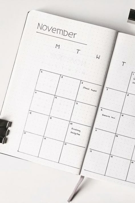 If you’re looking for a super simple way to plan out your November month, try this minimalist bullet journal monthly spread! #BulletJournal #Minimalist #DIY Monthly Planner Diy, Bullet Journal Topics, Bullet Journal Monthly Calendar, Monthly Bullet Journal Layout, Minimalist Diy, Minimalist Bullet Journal, Bullet Journal Minimalist, Bullet Journal Month, Bullet Journal Monthly Spread