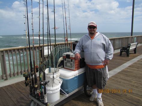 Cabin On Piers, Floating Pier, Fishing Piers Ideas, Pier Fishing Carts, Cane Fishing Pole, Fish Chart, Crappie Fishing Tips, Crappie Fishing, Fish Camp