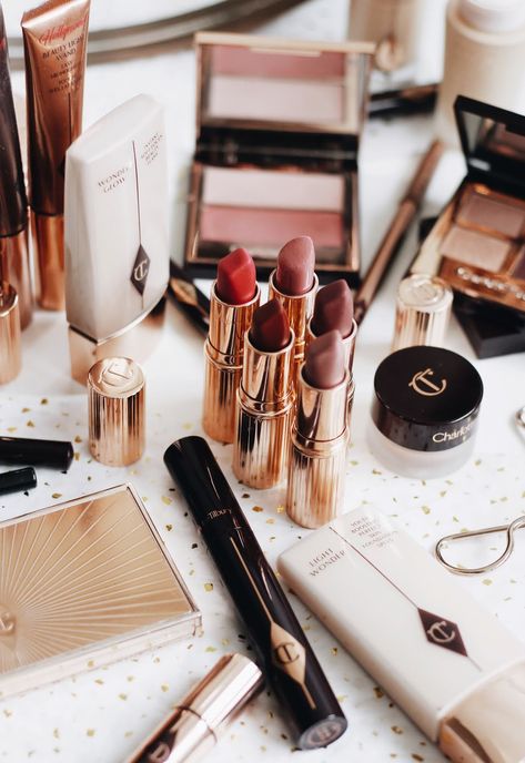 Makeup Products Photography, Product Flatlay, Makeup Flatlay, Make Up Collection, Koleksi Makeup, Tilbury Makeup, Make Up Kits, Penyimpanan Makeup, Makeup Collection Goals