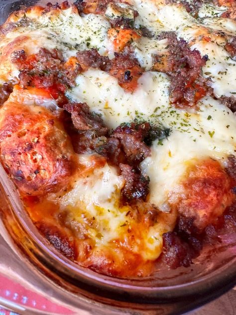 Puffy Pizza Bake Puffy Pizza, The Tipsy Housewife, Tipsy Housewife, Pizza Salad, Mild Italian Sausage, Pizza Bake, Best Side Dishes, Italian Dishes, Comfort Foods