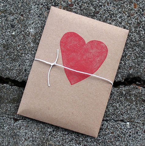 <3 Envelope With Heart, Heart Gift Wrapping, Gift Wrapping Inspiration, Party Crafts, Craft Packaging, Brown Paper Packages, Gift Wrapper, Heart Stamp, I Love Heart