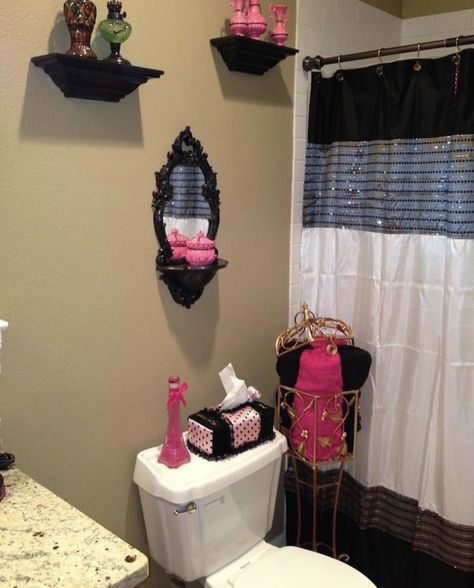 Teen Bathroom Decor Ideas, Teen Bathroom Decor, Teen Bathroom, Pink And Black Bathroom, Girl Bathroom Decor, Teen Bathrooms, Girl Bathroom, Black Bathroom Decor, Bathroom Decor Themes