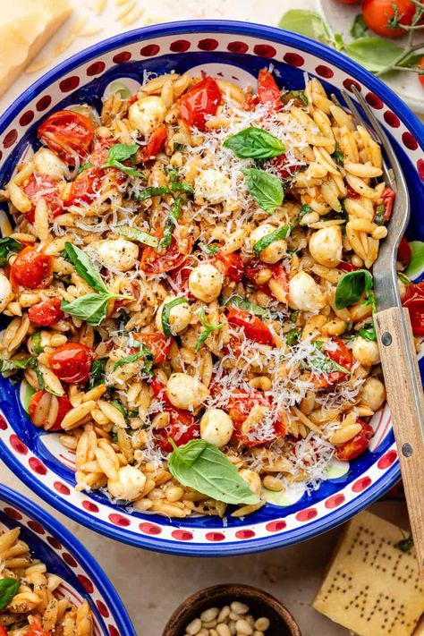 Caprese Orzo Salad Caprese Orzo Salad, Orzo Salad Recipes, Caprese Salad Recipe, Creamy Cauliflower Soup, How To Cook Orzo, Italian Chopped Salad, Orzo Pasta Salad, Orzo Salad, Bean Casserole