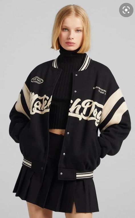 Vintage Letterman Jacket Outfit, Bershka Jacket Women, Letterman Jacket Ideas, Letterman Jacket Outfit, Varsity Outfit, Bershka Jacket, Prom Jacket, Senior Jackets, Varsity Jacket Outfit