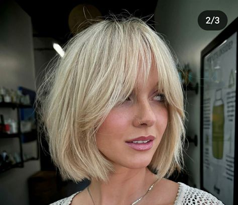 French Bob With Bangs, French Bob Hairstyles, Caramel Lowlights, Lowlights Balayage, Trendy Balayage, Money Piece Highlights, Blonde Bob With Bangs, Trendy Fall Hair Color, Wispy Layers