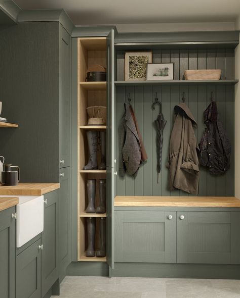 Boot Room Storage, Dröm Hus Planer, Utility Room Ideas, Boot Room Utility, Utility Room Storage, Utility Room Designs, Porch Interior, Oval Room Blue, Porch Storage