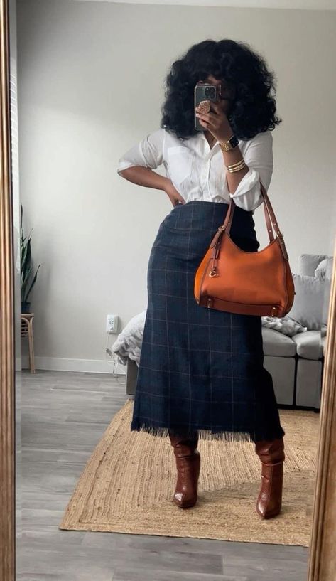 Stylish Modest Outfits Black Women, Perfessional Outfits Classy Black Women, Chic Feminine Style Black Women, Fall Outfits Business, Modest Dressing Black Women, Businesswoman Style, Oldies Outfits, Modest Earthy Black Woman Aesthetic, Fall Business Casual