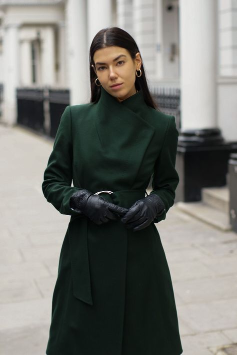 Daily Look | Green Belted High Neck Wool Coat | Fashion Blogger | Ted Baker Hunter Green Wool Coat, Ted Baker Coat Outfit, Forest Green Clothes, Green Coat Outfit, Lady Lawyer, High Neck Coat, Black And Gold Outfit, Dark Green Coat, Brunette Fashion