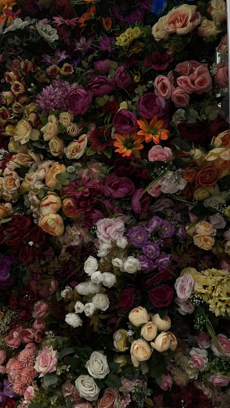 Dark Floral Aesthetic Wallpaper, Floral Dark Wallpaper, Artsy Wallpapers Aesthetic, Phone Backgrounds Flowers, Goddess Phone Wallpaper, Happy Wallpaper Aesthetic, Pastel Flower Wallpaper, Autumn Flowers Wallpaper, Vintage Nature Aesthetic