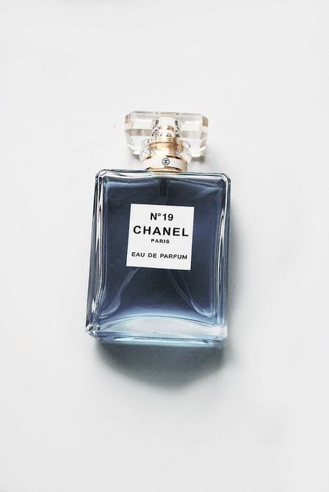 Winter Blues… Aura Azul, Navy Girl, Blue Perfume, Blue Aura, Chanel Perfume, Feeling Blue, Winter Blues, Green Aesthetic, Blue Aesthetic