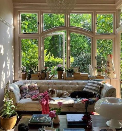 Cozy Sunroom Aesthetic, Sunroom Aesthetic, Window Wonderland, Cozy Sunroom, Mtv Cribs, Exterior Houses, Ideal House, Aesthetic Living Room, Cottage Living Rooms