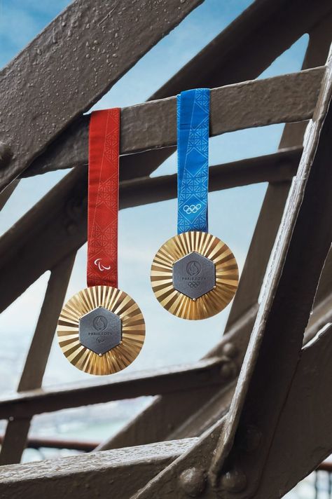 Fragments of Eiffel Tower adorn medals for Paris 2024 Olympics Olympic Winners, Tower Eiffel, Beach Volleyball Court, Wedding Favors Packaging, Paris Patterns, Radial Pattern, Medal Ribbon, Strong Symbol, Sports Medals