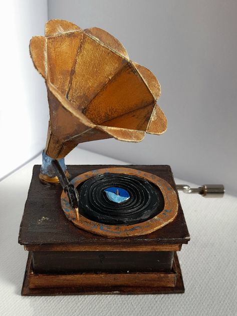 Old Gramophone, Ceramics Projects, Music Box, To Look, Miniatures, Ceramics, Music, Art