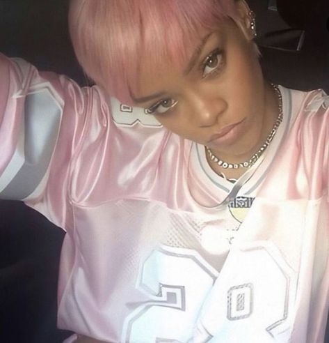 Rihanna with Pink Short hair Rihanna Looks, Rihanna Riri, 2013 Swag Era, Rihanna Style, Bad Gal, Rihanna Fenty, Fav Celebs, Star Girl, Of Ideas